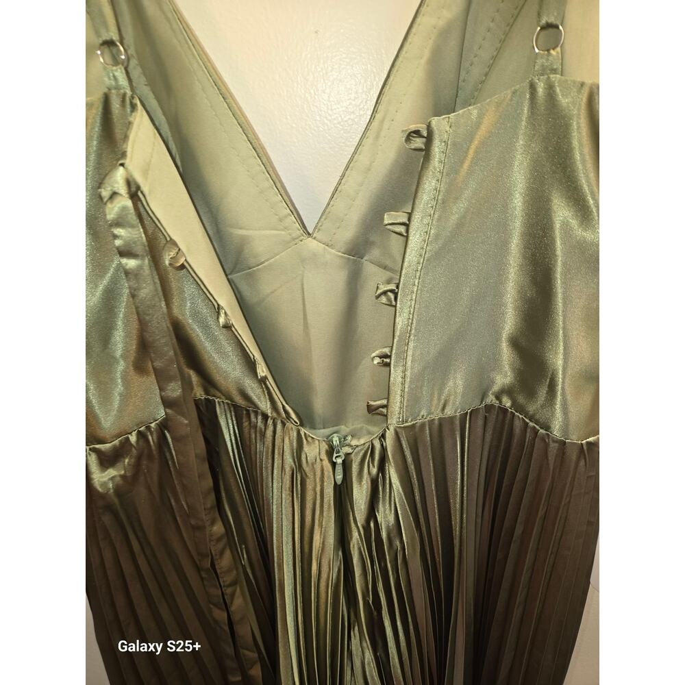 Sage Green Prom Bridesmaid Dress - Size 8 NWT - Picture 3 of 4